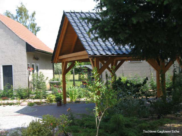 Geräumiger Carport