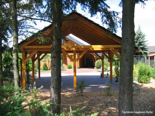 Carport in Rückansicht